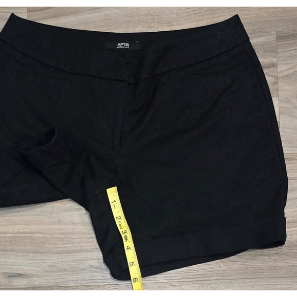 Apt. 9 Black Shorts with Cuffed Hem Size 8 - Picture 3 of 8